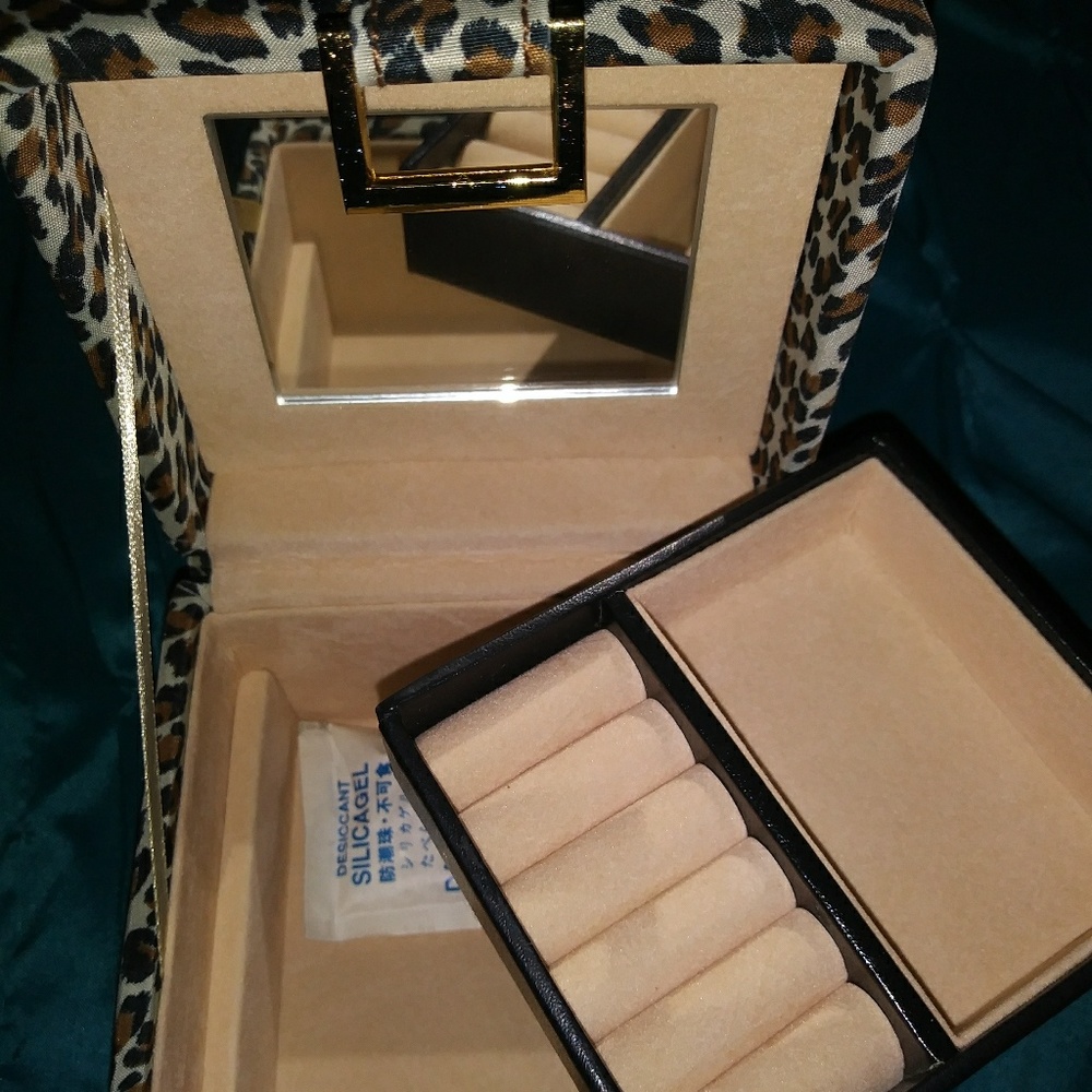 NIB worthington travel jewelry box leopard